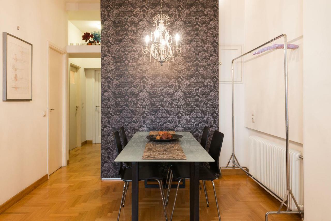 Stylish Flat With Veranda In The Heart Of Athen Eksteriør billede