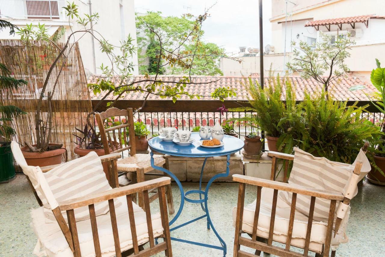 Stylish Flat With Veranda In The Heart Of Athen Eksteriør billede