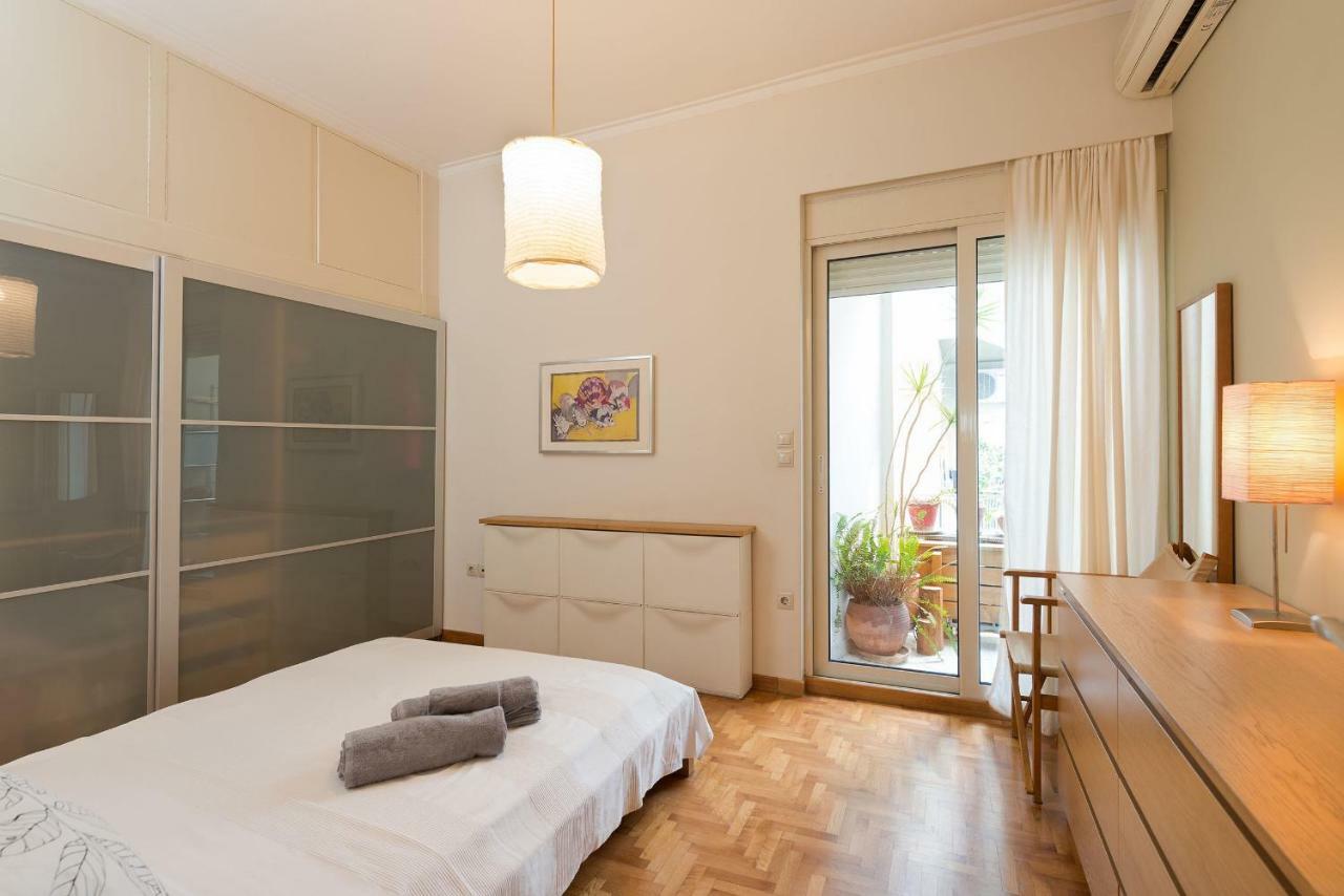 Stylish Flat With Veranda In The Heart Of Athen Eksteriør billede