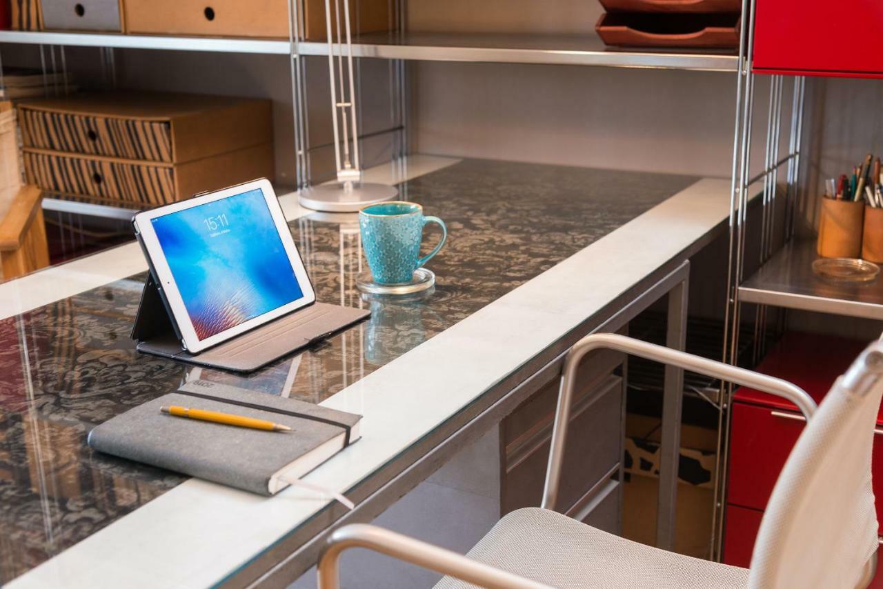 Stylish Flat With Veranda In The Heart Of Athen Eksteriør billede